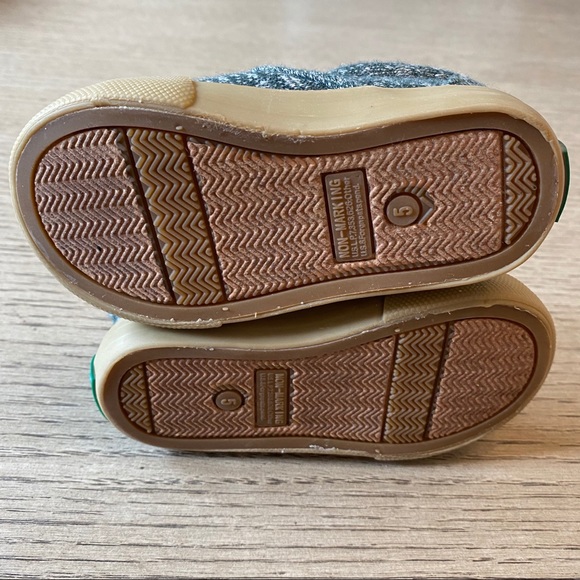 Green Slip On Shoes Crazy8 5c - Picture 4 of 4